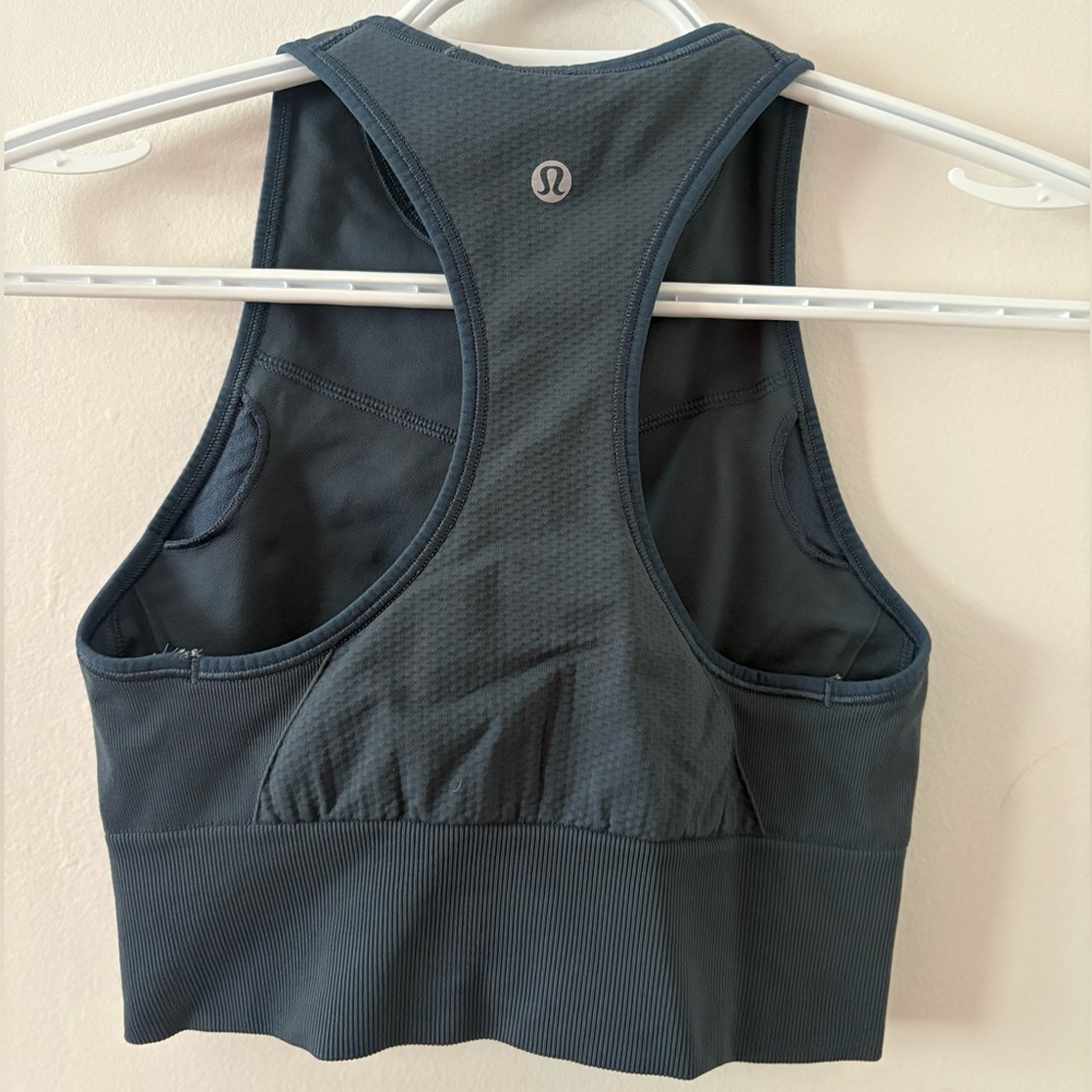 Lululemon Ebb to Train Bra *Medium Support, C/D Cup Size 4